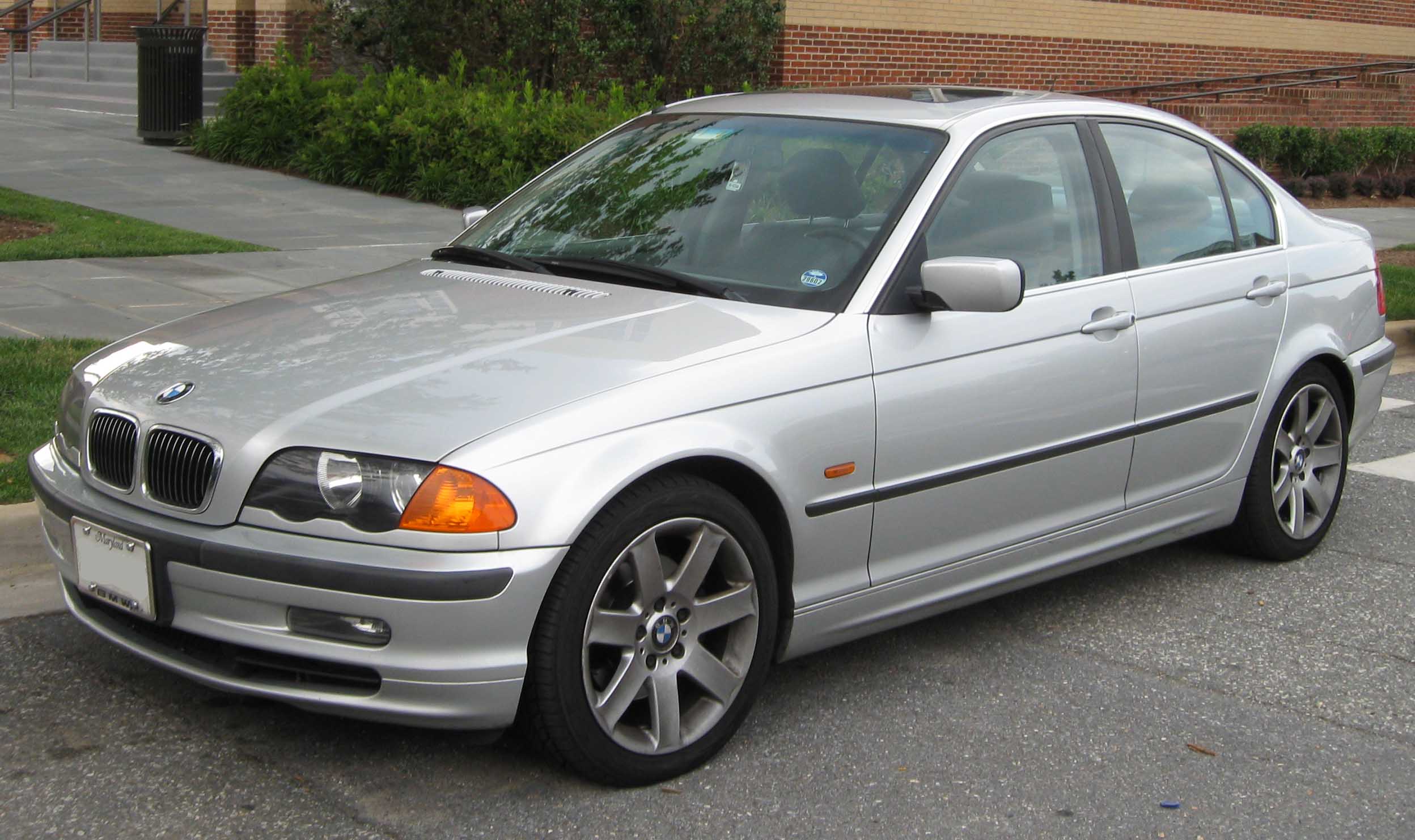 1998-2001_BMW_328i_sedan